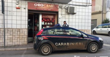 Rapina all'Oro Cash di Via Baracche