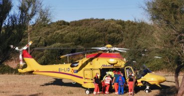 Cade sugli scogli, intervento dell'Elisoccorso