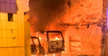 Incendio distrugge due auto in via Matteotti