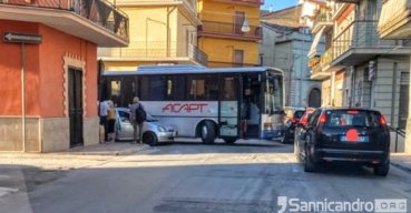 Incidente in via Gramsci, coinvolto pullman Acapt