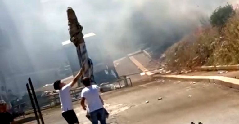 Incendio presso l'area mercatale di piazza Caduti di Nassiriya